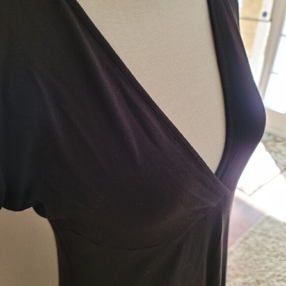 Casual knee Length v scoop back dress short sleeve - Picture 4 of 4